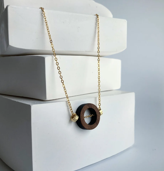 Thru Circle Neclace